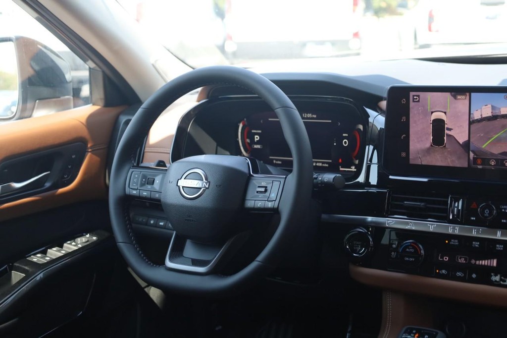 Nissan Pathfinder Vehicle Image 26
