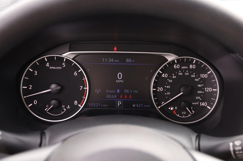 Nissan Altima Vehicle Full-screen Gallery Image 13