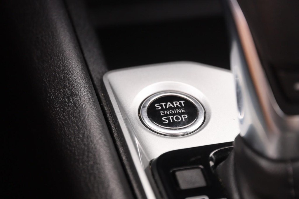 Nissan Altima Vehicle Full-screen Gallery Image 14