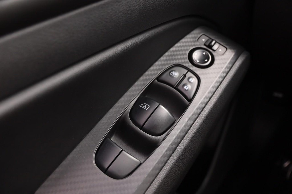 Nissan Altima Vehicle Full-screen Gallery Image 21
