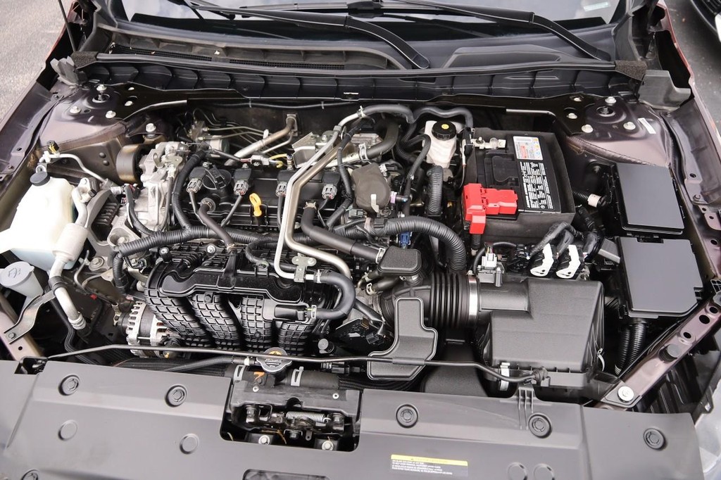 Nissan Altima Vehicle Full-screen Gallery Image 28