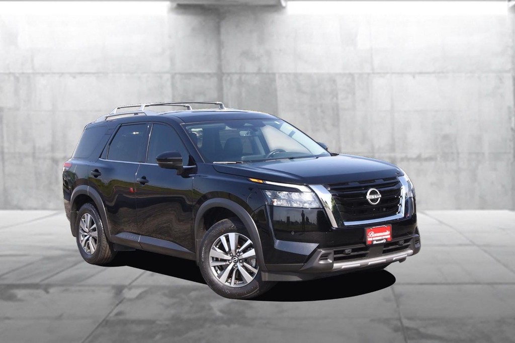 Nissan Pathfinder Vehicle Full-screen Gallery Image 2