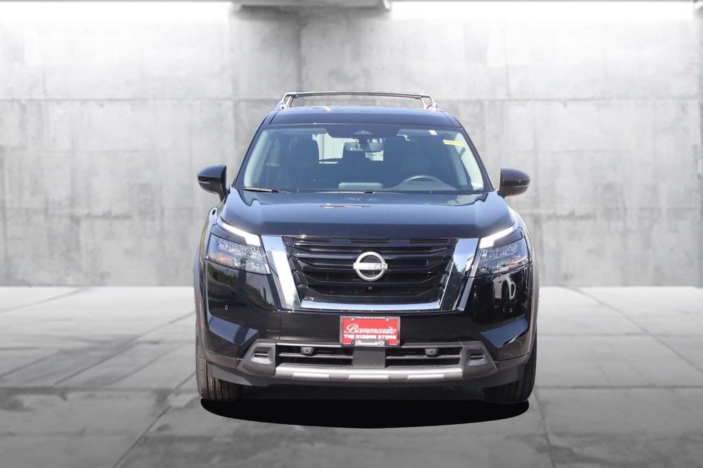 Nissan Pathfinder Vehicle Full-screen Gallery Image 4