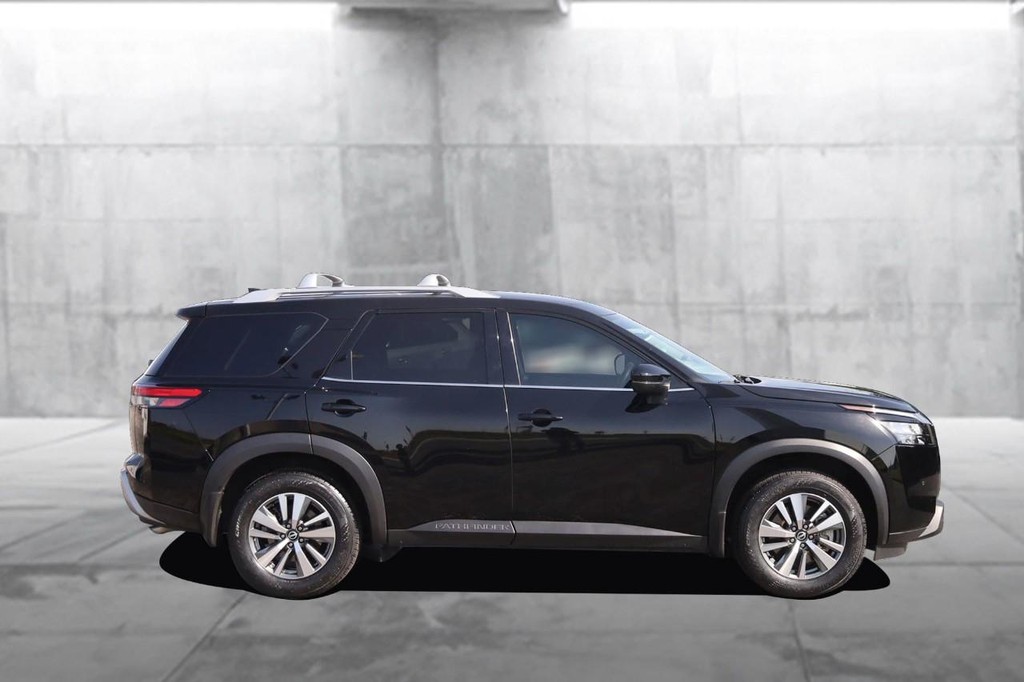 Nissan Pathfinder Vehicle Full-screen Gallery Image 5