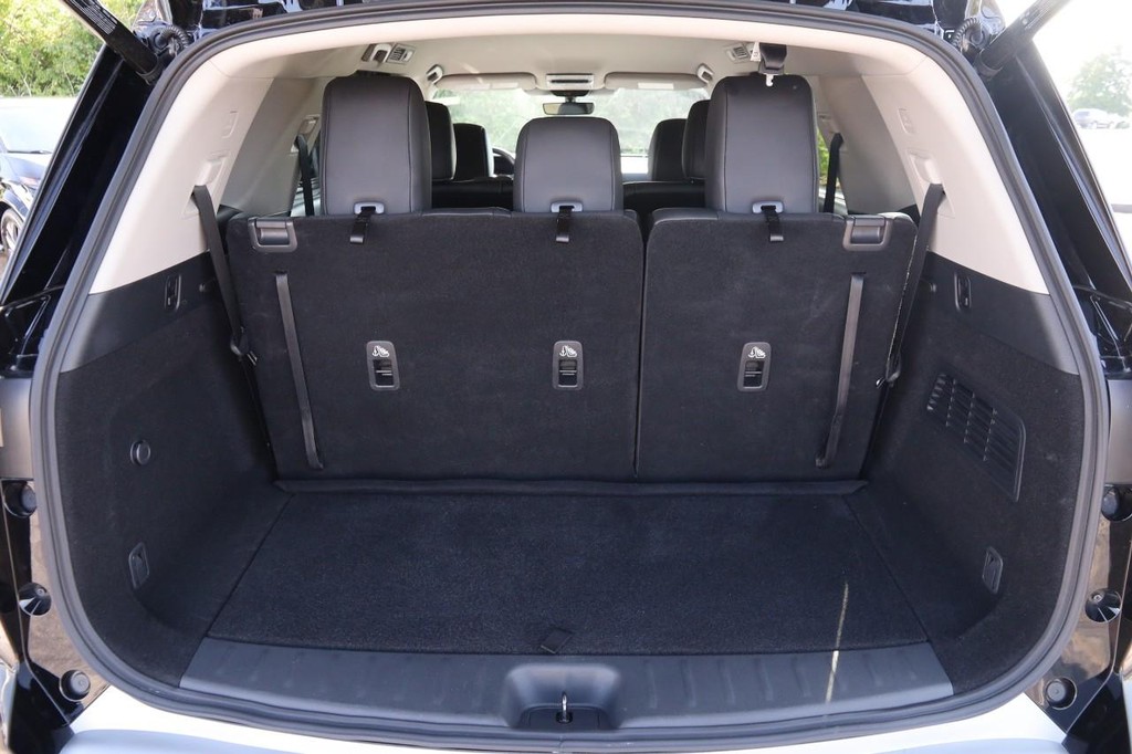 Nissan Pathfinder Vehicle Full-screen Gallery Image 7