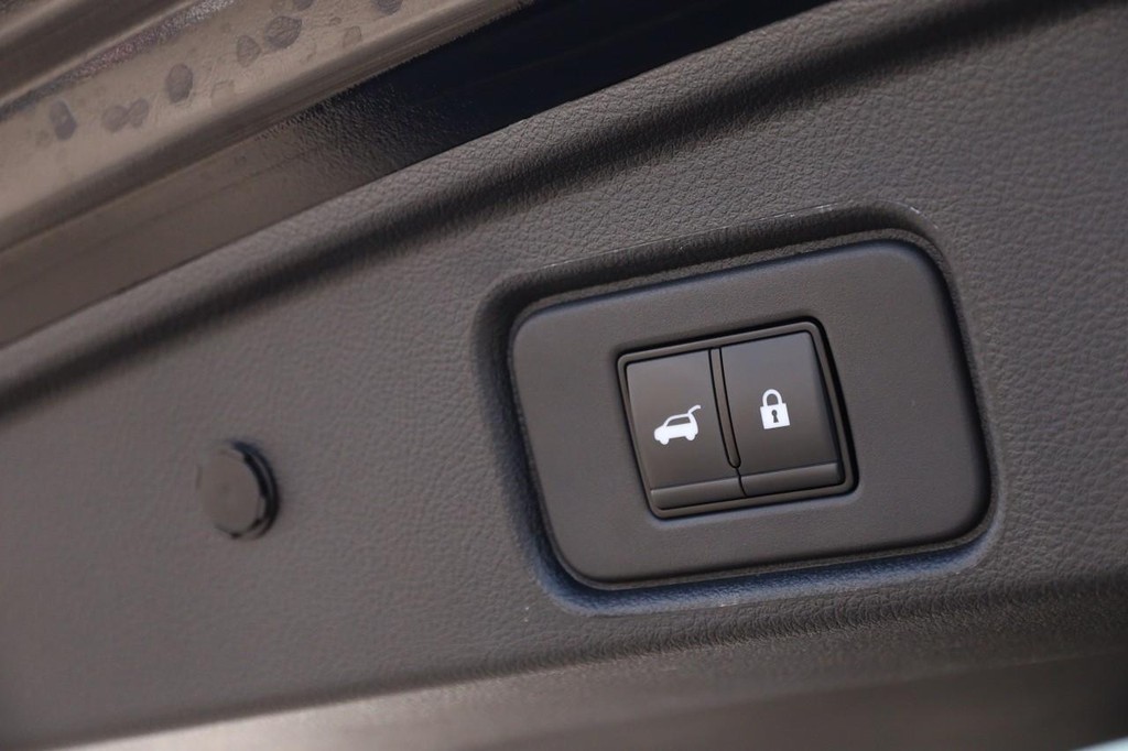 Nissan Pathfinder Vehicle Full-screen Gallery Image 8