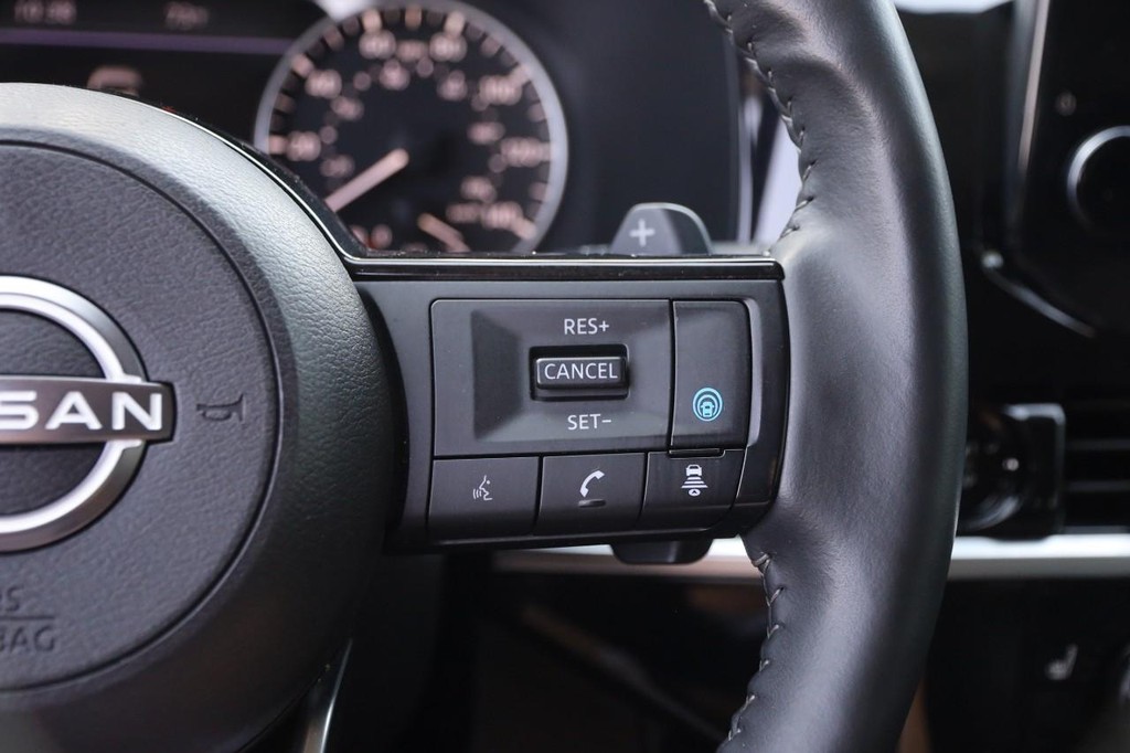 Nissan Pathfinder Vehicle Full-screen Gallery Image 13