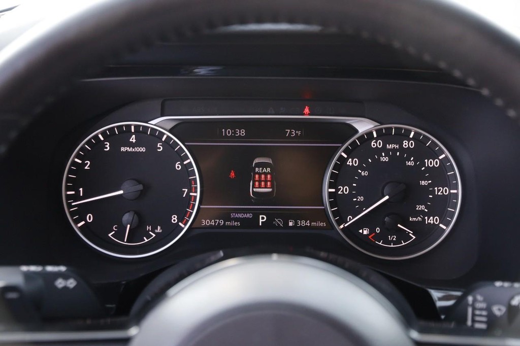 Nissan Pathfinder Vehicle Full-screen Gallery Image 14