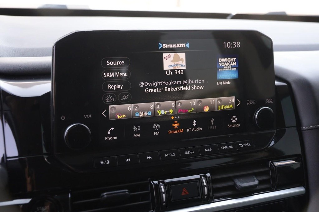 Nissan Pathfinder Vehicle Full-screen Gallery Image 17