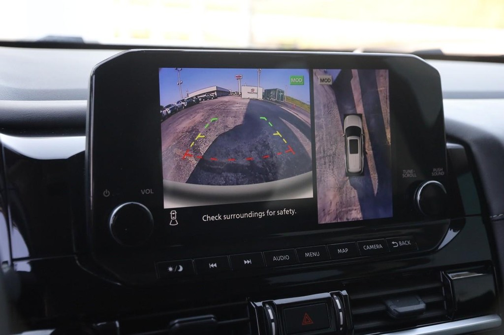 Nissan Pathfinder Vehicle Full-screen Gallery Image 18
