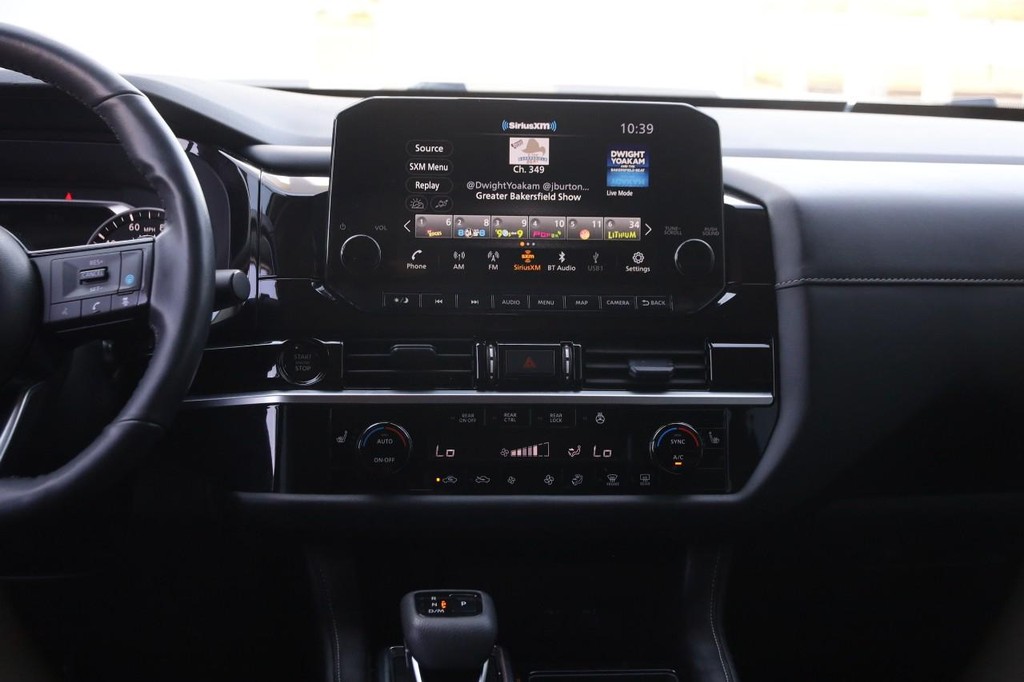 Nissan Pathfinder Vehicle Full-screen Gallery Image 26