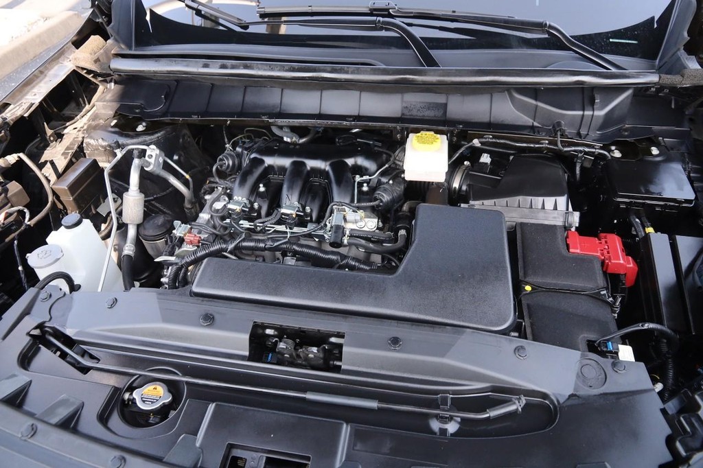 Nissan Pathfinder Vehicle Full-screen Gallery Image 29
