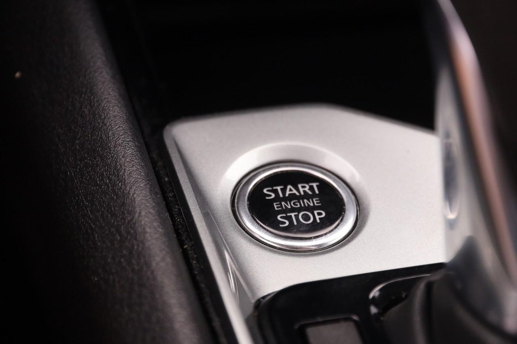 Nissan Altima Vehicle Full-screen Gallery Image 14