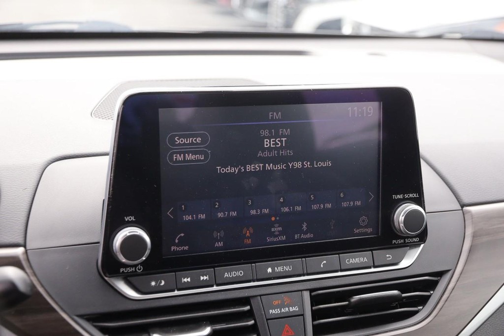 Nissan Altima Vehicle Full-screen Gallery Image 16