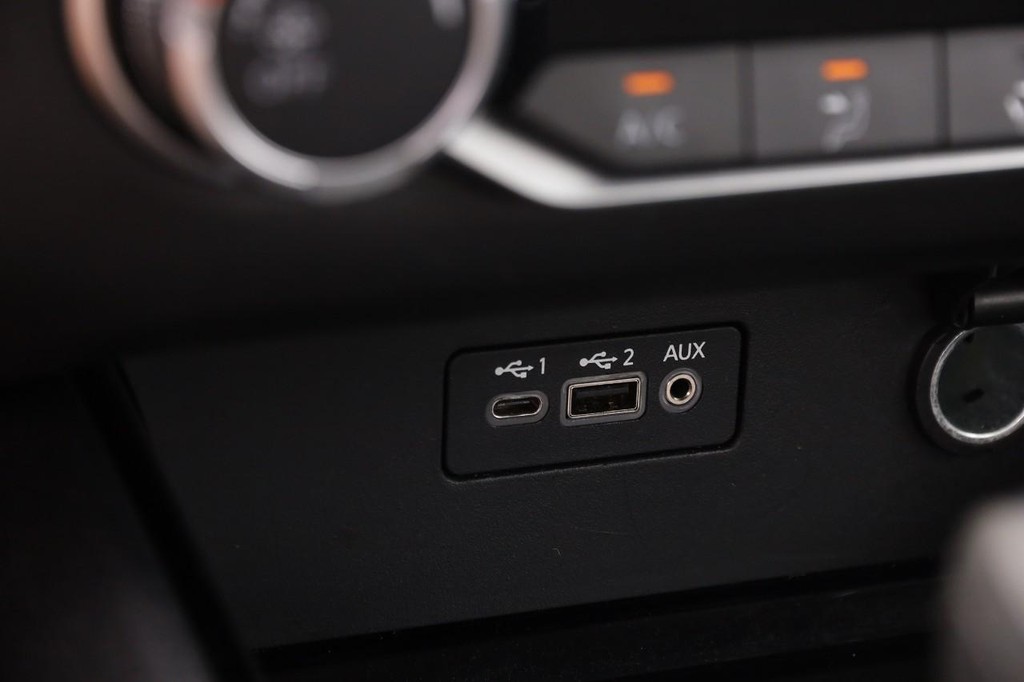 Nissan Altima Vehicle Full-screen Gallery Image 19