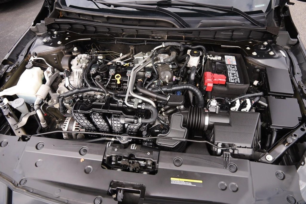Nissan Altima Vehicle Full-screen Gallery Image 27