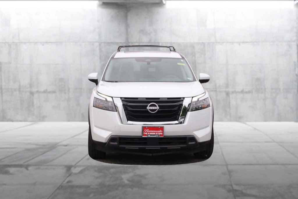 Nissan Pathfinder Vehicle Image 04