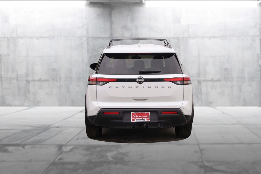 Nissan Pathfinder Vehicle Image 06