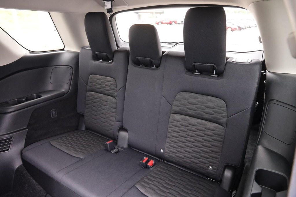 Nissan Pathfinder Vehicle Image 12