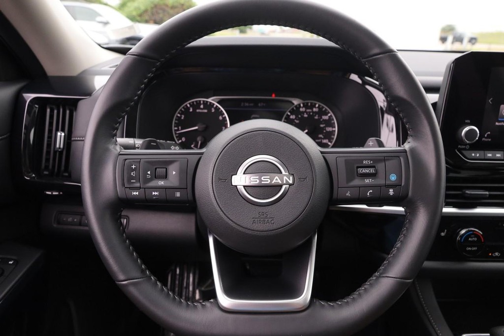 Nissan Pathfinder Vehicle Image 13