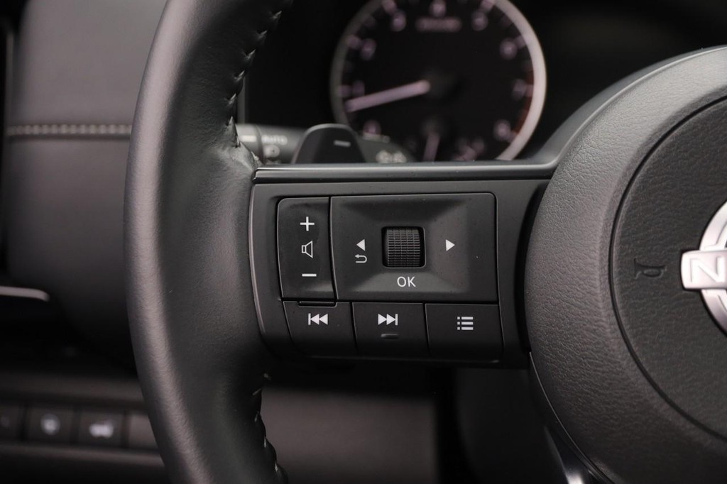 Nissan Pathfinder Vehicle Image 14