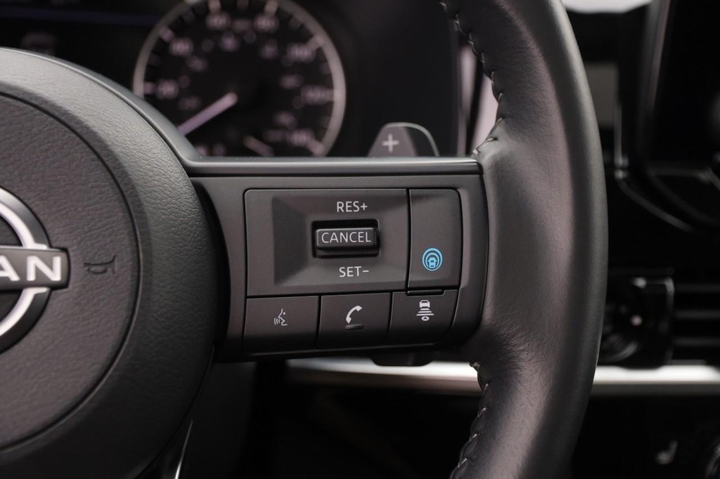 Nissan Pathfinder Vehicle Image 15
