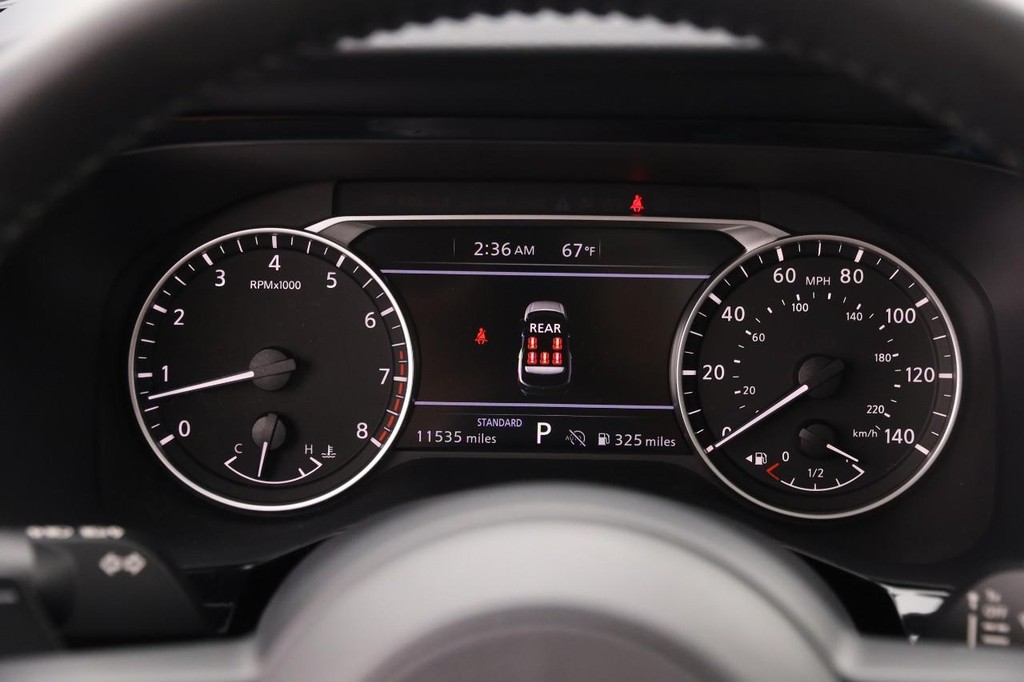 Nissan Pathfinder Vehicle Image 16