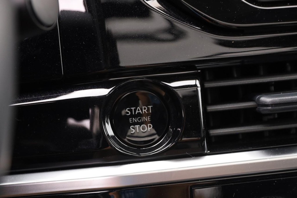 Nissan Pathfinder Vehicle Image 17