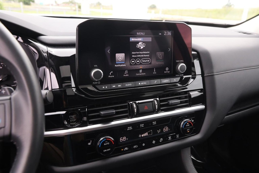 Nissan Pathfinder Vehicle Image 18