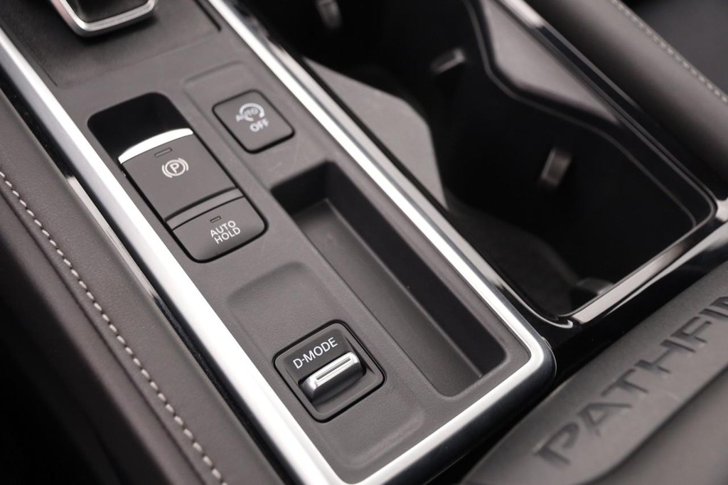 Nissan Pathfinder Vehicle Image 22