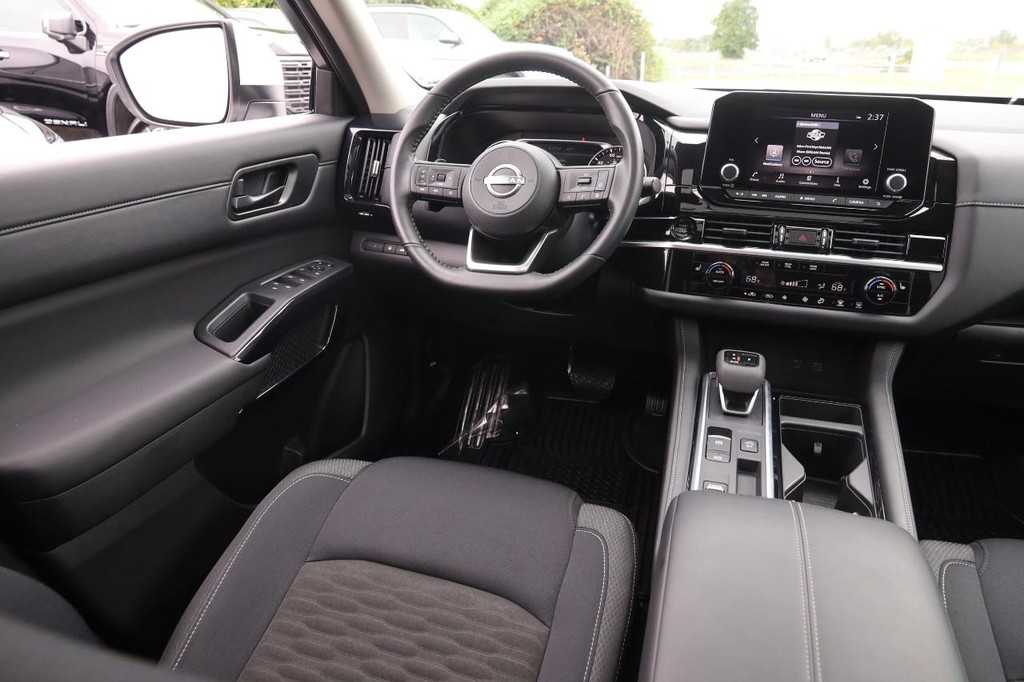 Nissan Pathfinder Vehicle Image 25