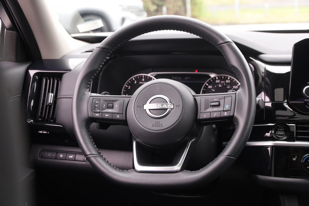 Nissan Pathfinder Vehicle Image 26
