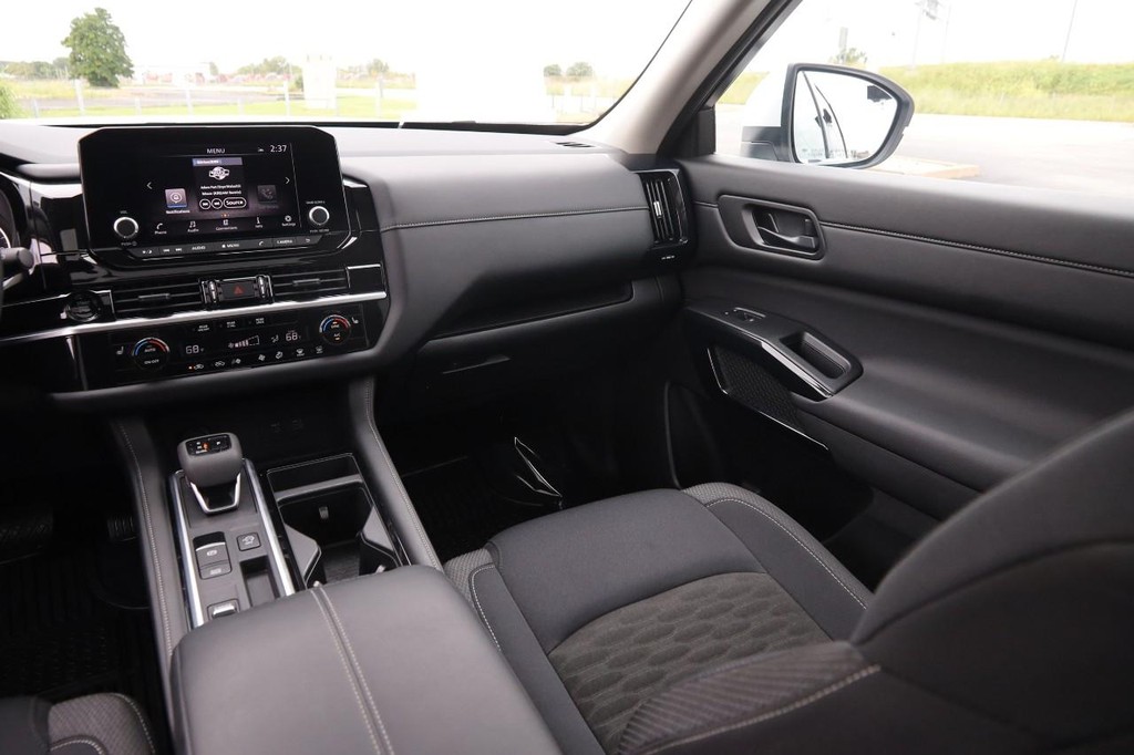 Nissan Pathfinder Vehicle Image 28