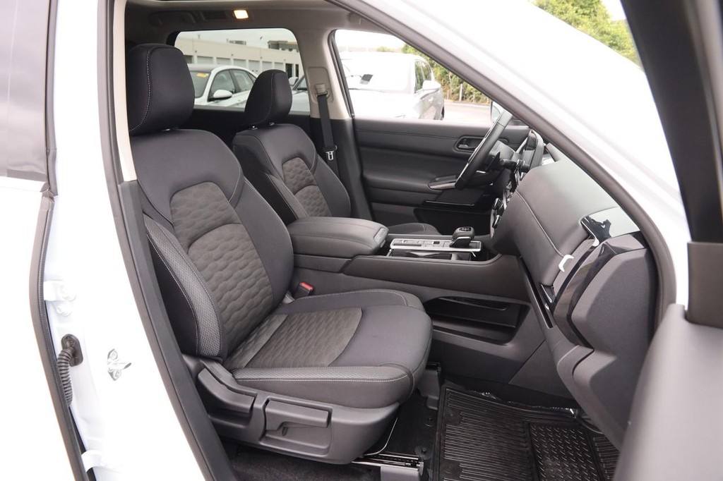 Nissan Pathfinder Vehicle Image 29