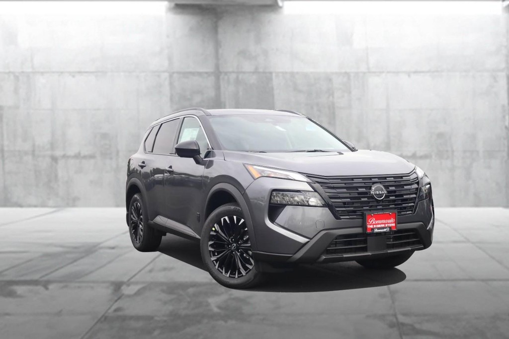 Nissan Rogue Vehicle Full-screen Gallery Image 2
