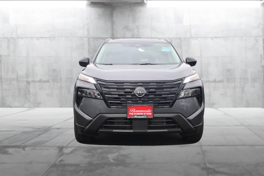 Nissan Rogue Vehicle Full-screen Gallery Image 4