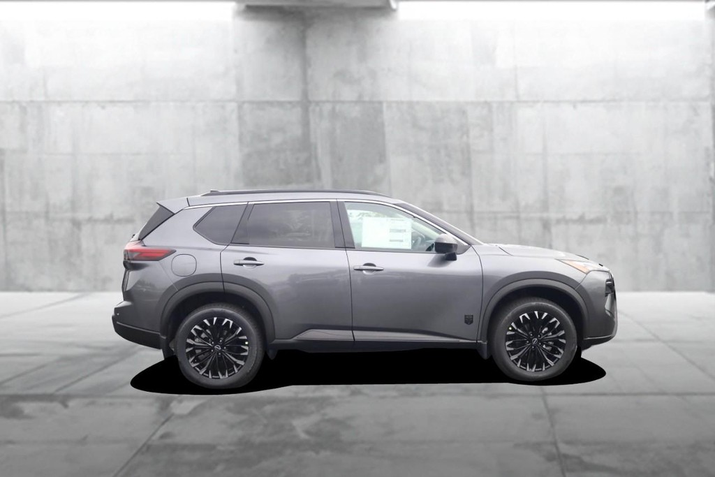 Nissan Rogue Vehicle Full-screen Gallery Image 5