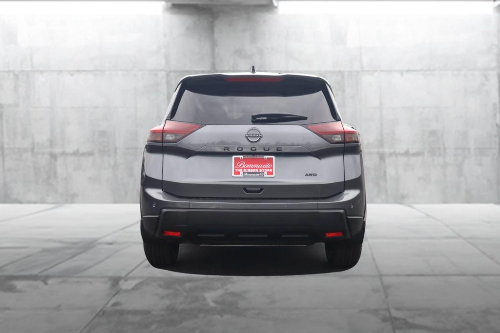 Nissan Rogue Vehicle Full-screen Gallery Image 6