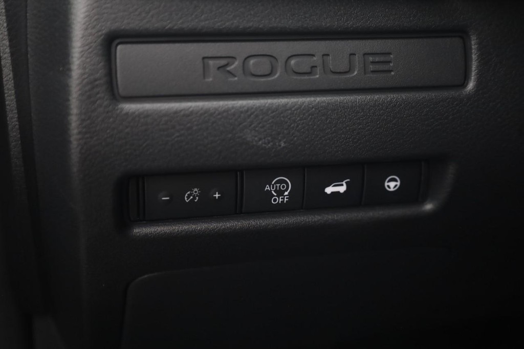 Nissan Rogue Vehicle Full-screen Gallery Image 12