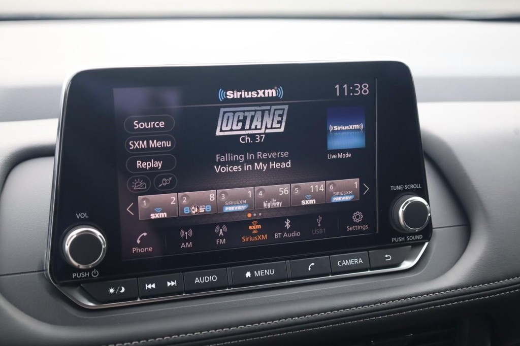Nissan Rogue Vehicle Full-screen Gallery Image 14