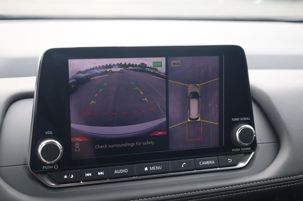 Nissan Rogue Vehicle Full-screen Gallery Image 15