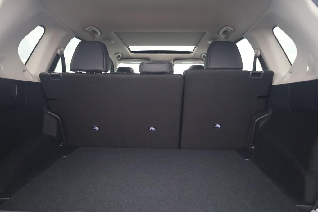 Nissan Rogue Vehicle Full-screen Gallery Image 26