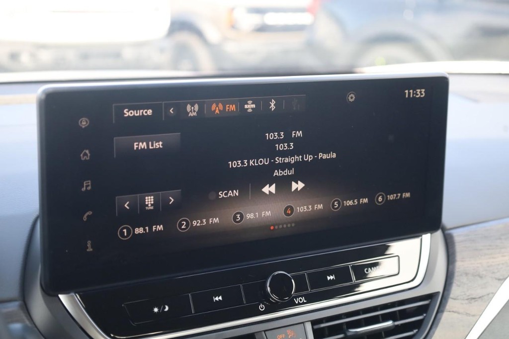 Nissan Rogue Vehicle Image 13