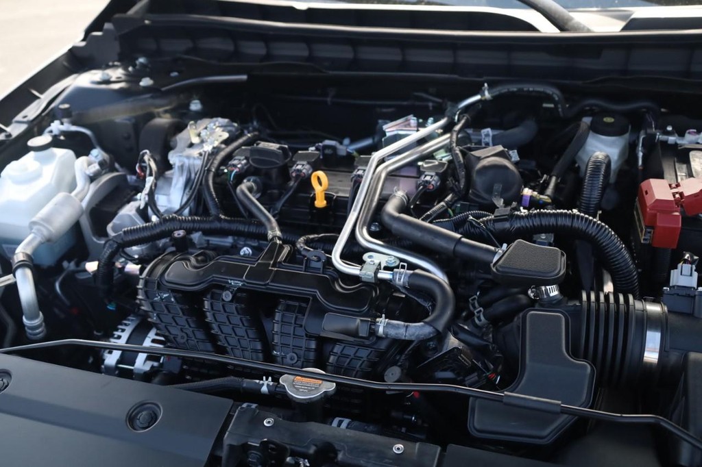 Nissan Rogue Vehicle Image 25