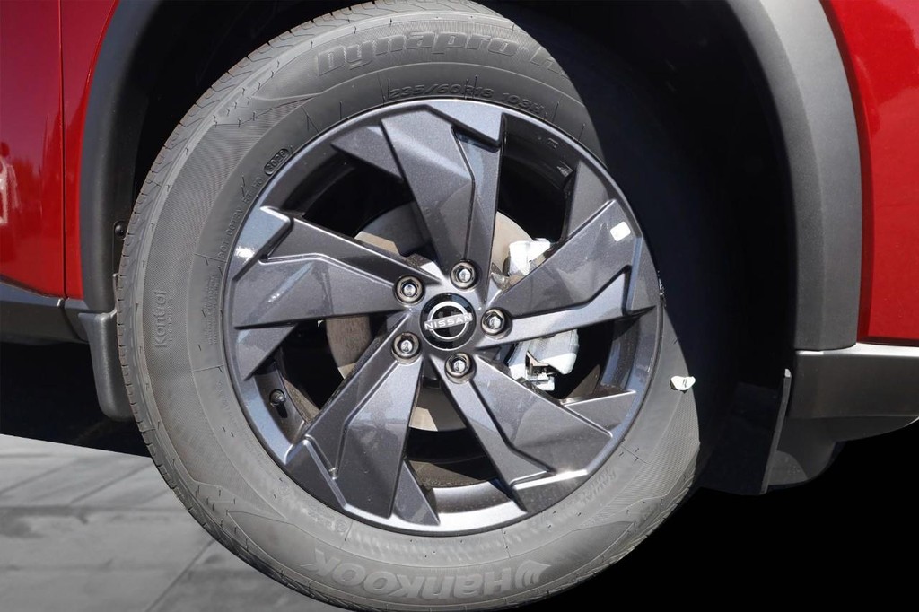 Nissan Rogue Vehicle Image 03