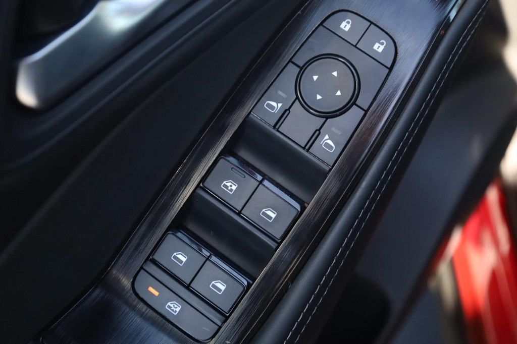 Nissan Rogue Vehicle Image 11