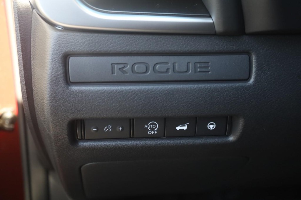 Nissan Rogue Vehicle Image 12