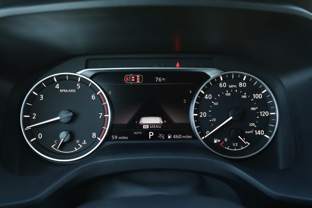 Nissan Rogue Vehicle Image 13