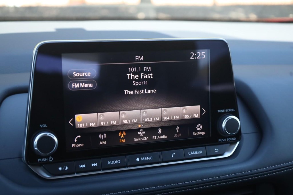 Nissan Rogue Vehicle Image 14
