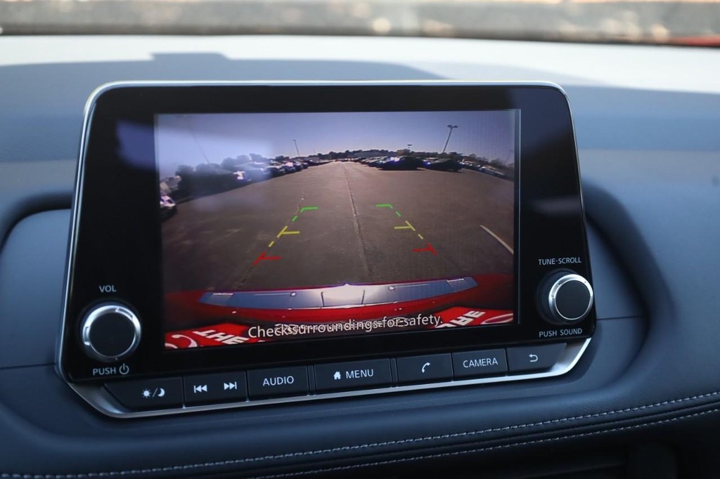 Nissan Rogue Vehicle Image 15